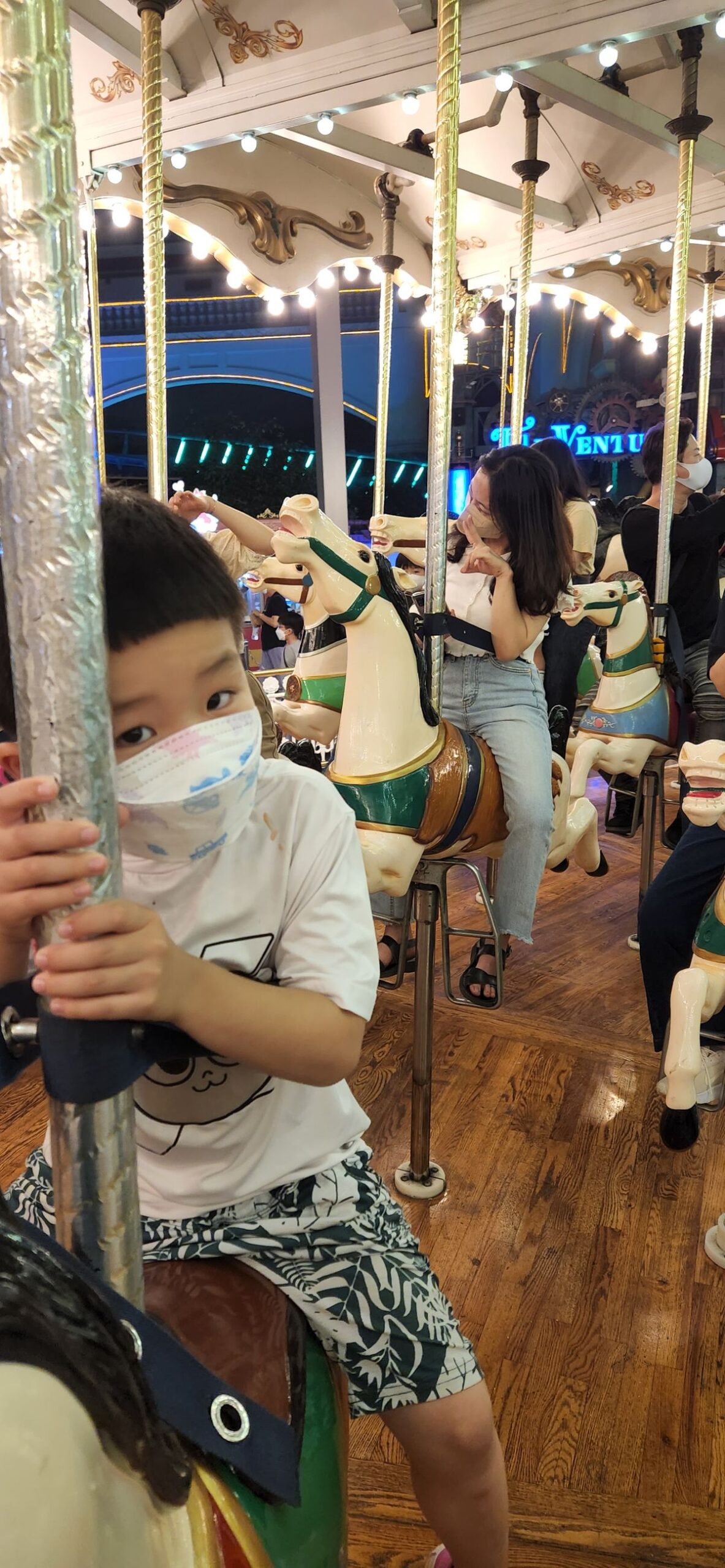 롯데월드몰 야간퍼레이드